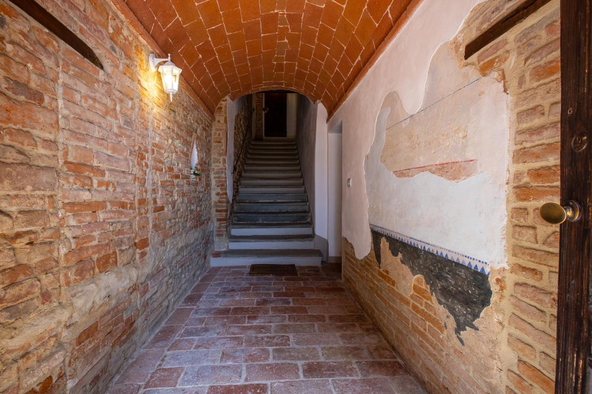 Agriturismo Palazzo Val Del Sasso Villastrada  Экстерьер фото